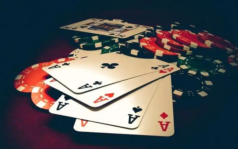 Dragon Tiger card game in progress